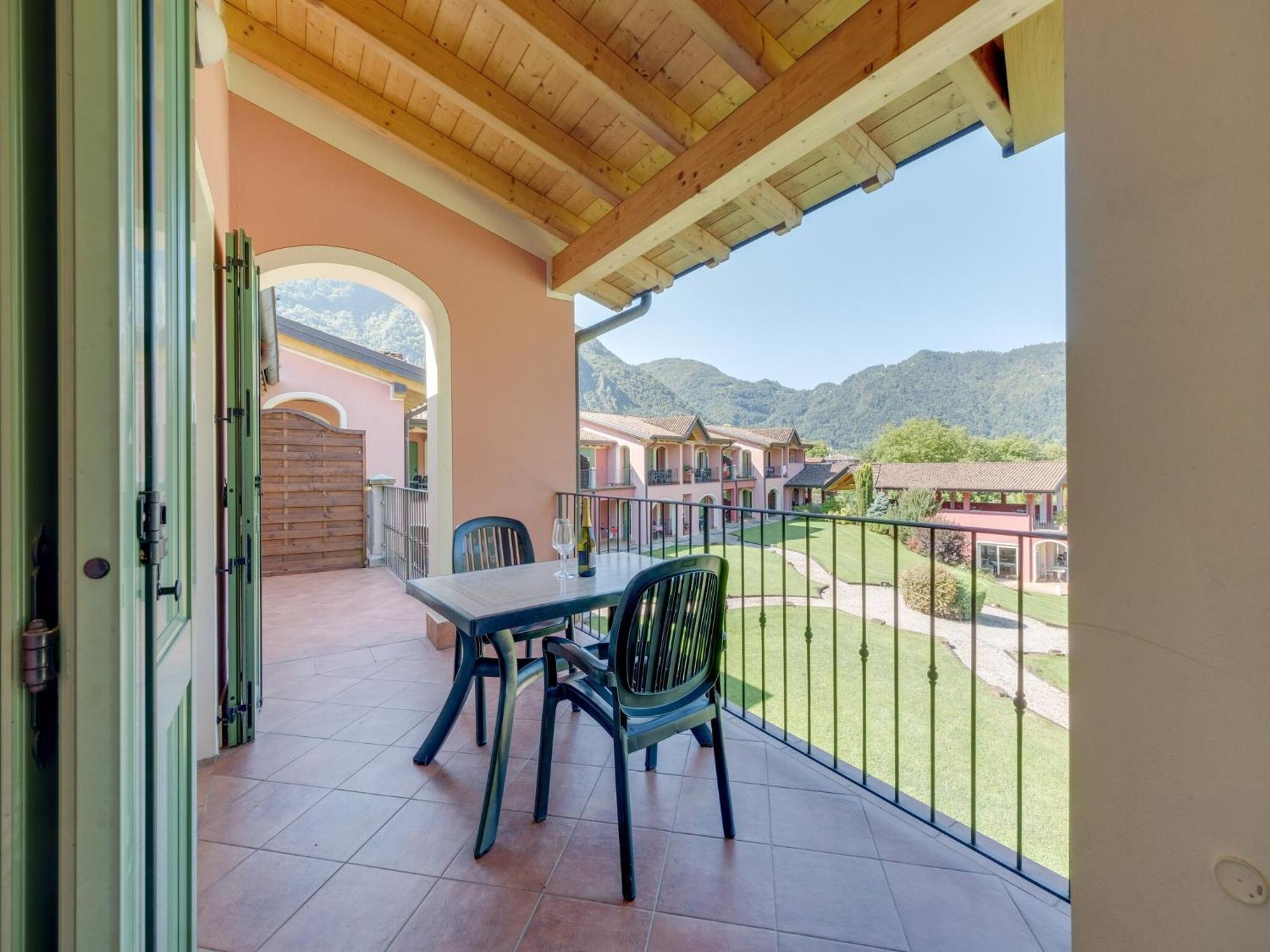Spacious Apartment In Idro With Shared Pool Crone Esterno foto