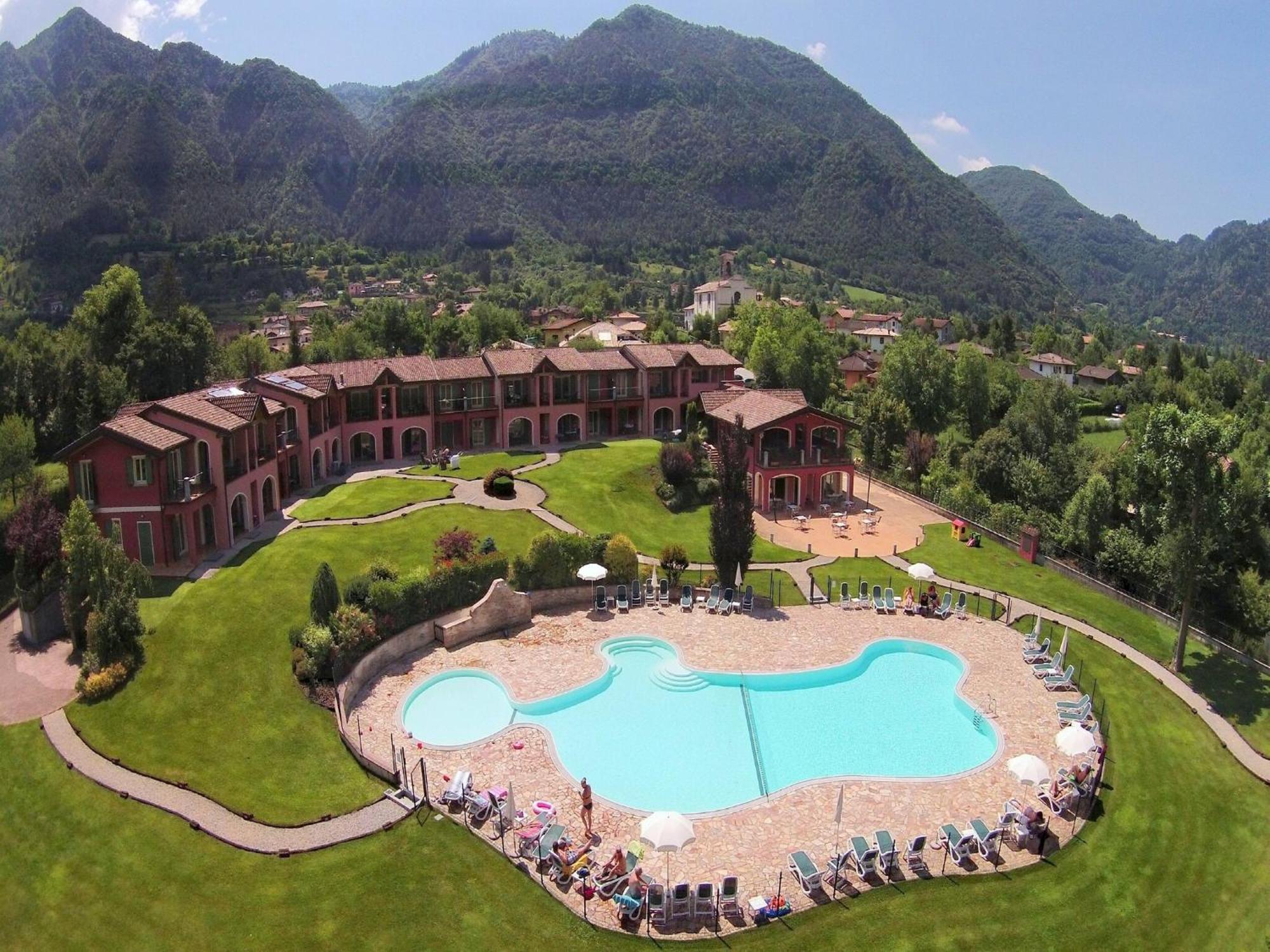Spacious Apartment In Idro With Shared Pool Crone Esterno foto