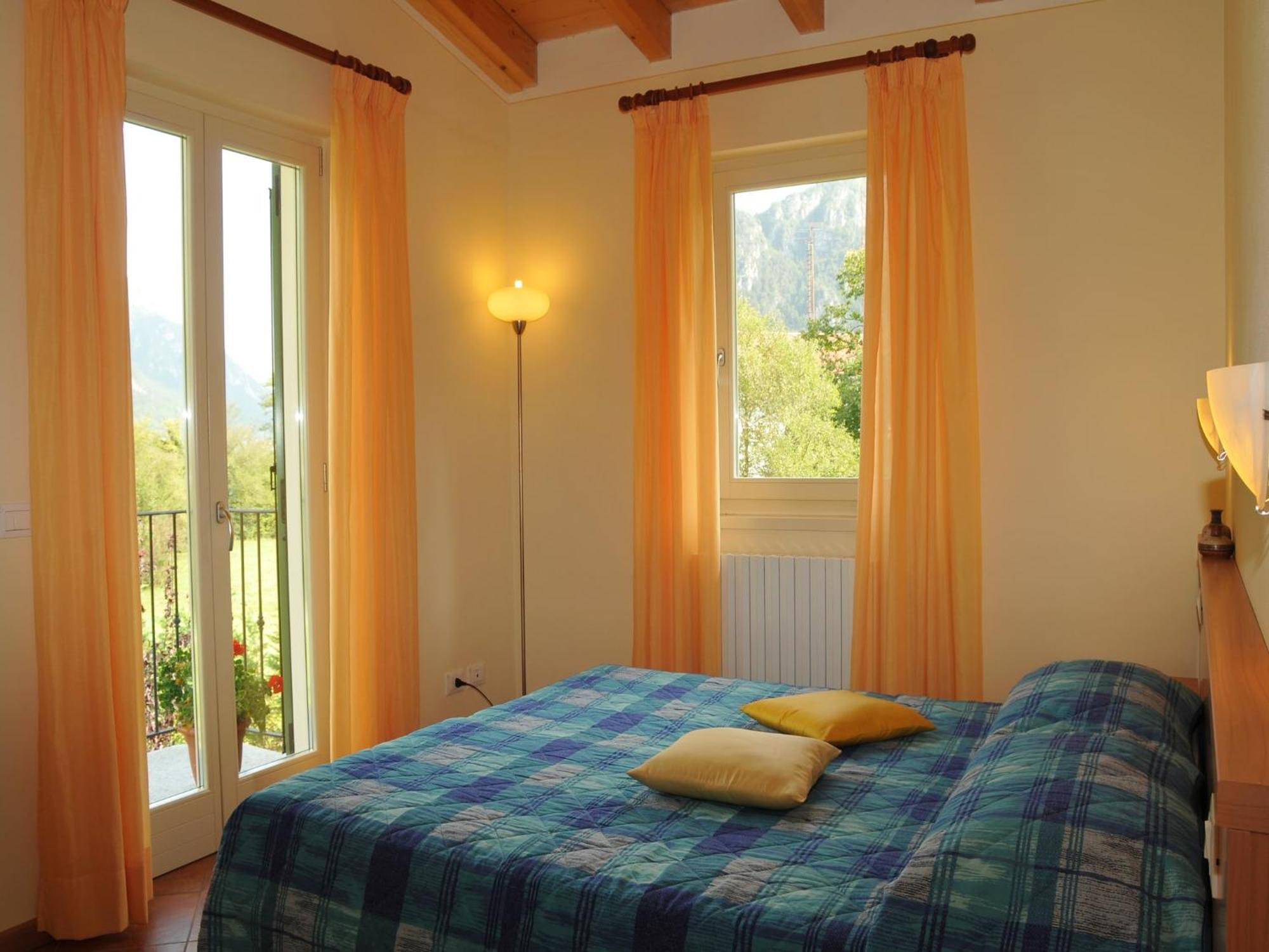 Spacious Apartment In Idro With Shared Pool Crone Esterno foto