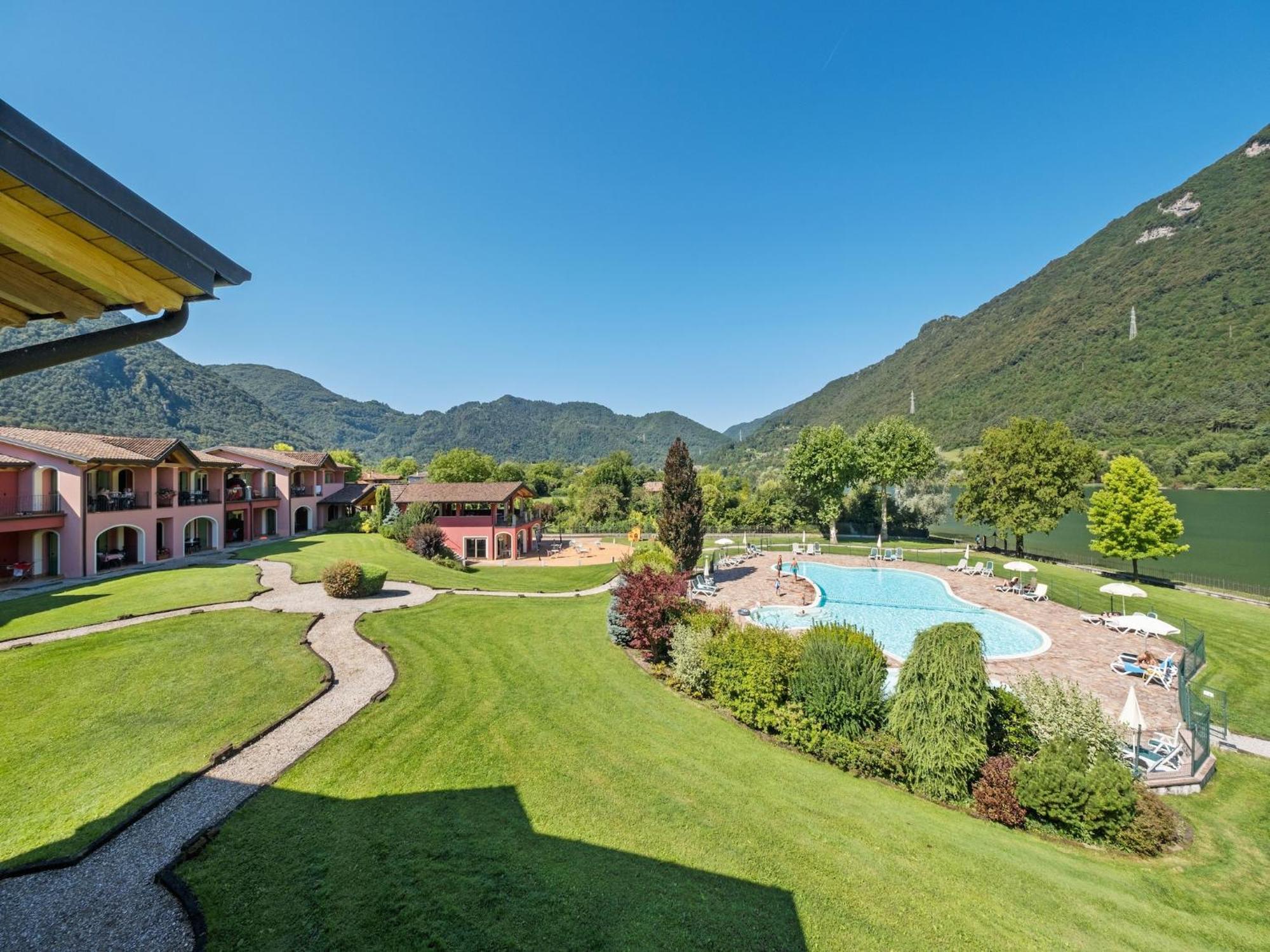 Spacious Apartment In Idro With Shared Pool Crone Esterno foto