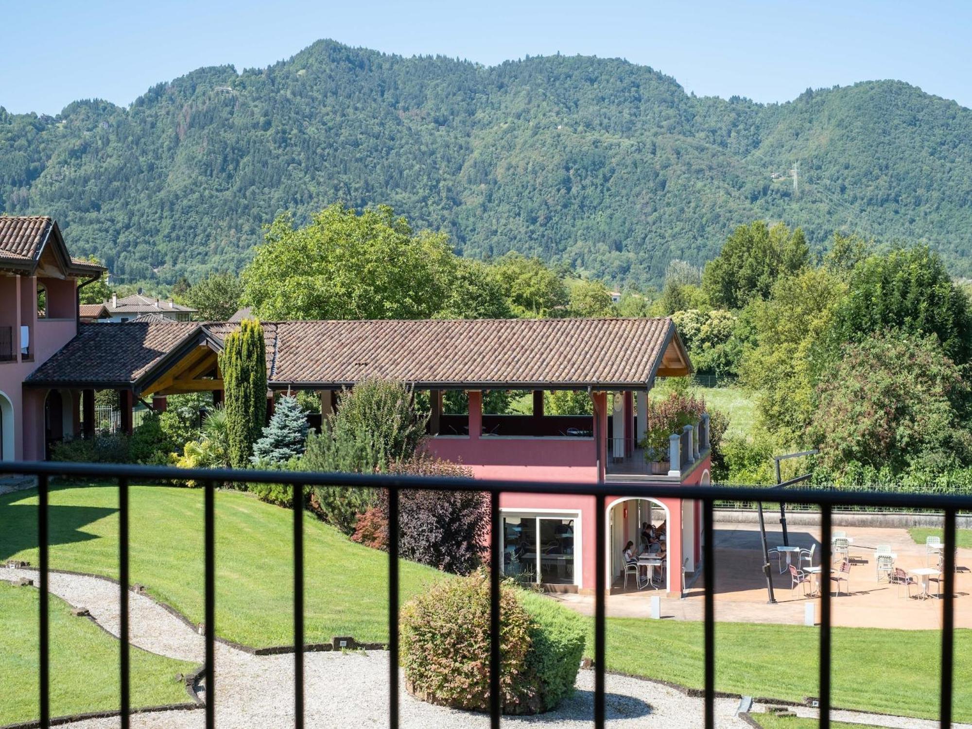 Spacious Apartment In Idro With Shared Pool Crone Esterno foto