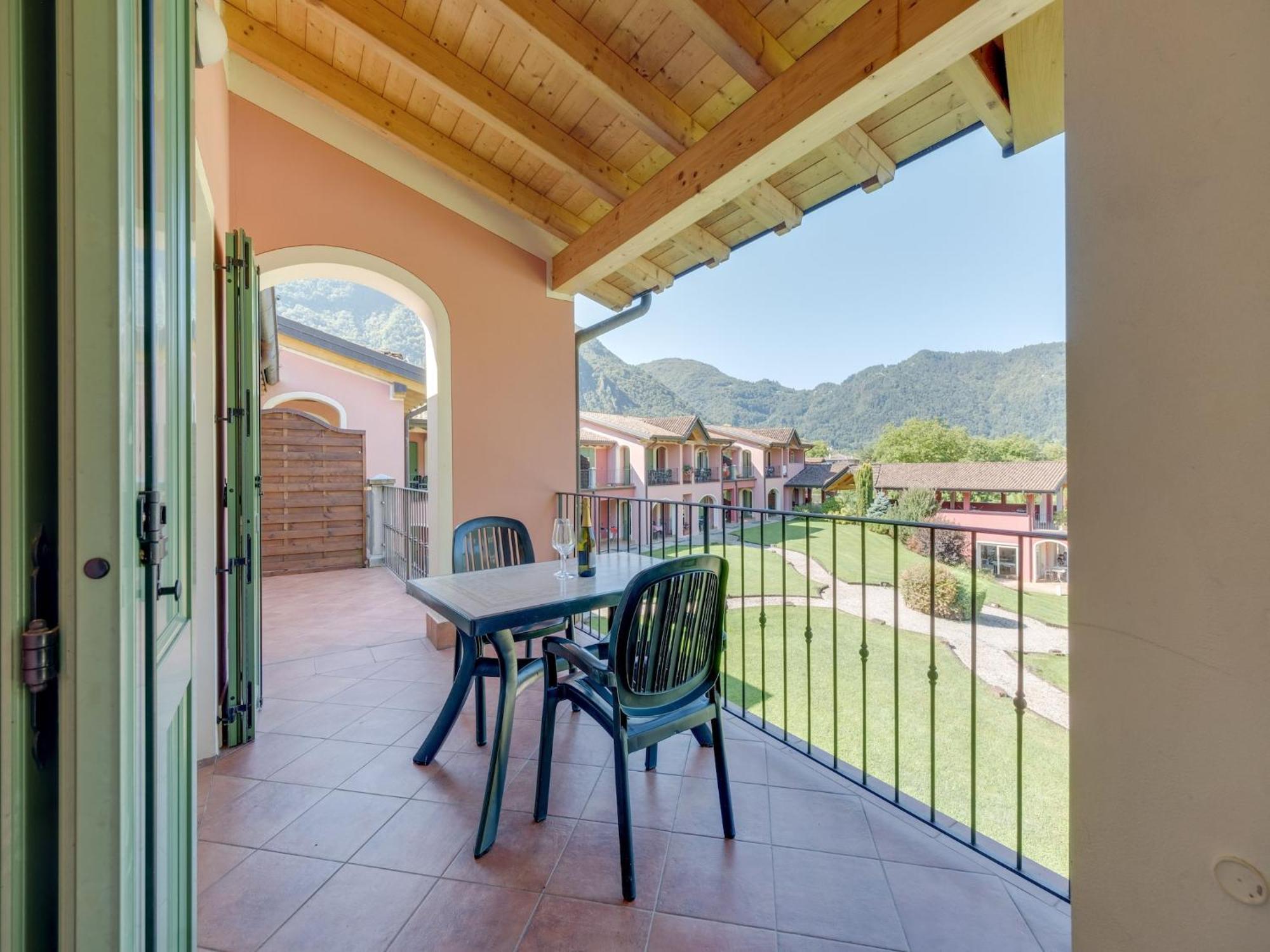 Spacious Apartment In Idro With Shared Pool Crone Esterno foto