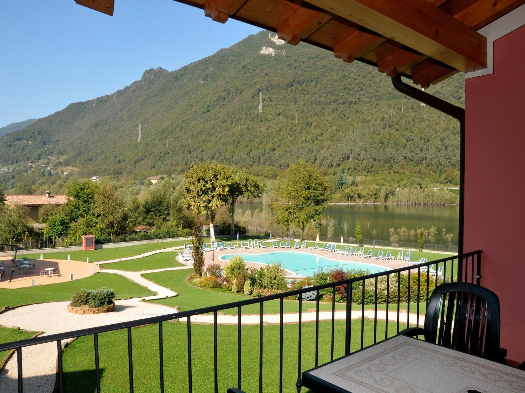 Spacious Apartment In Idro With Shared Pool Crone Esterno foto