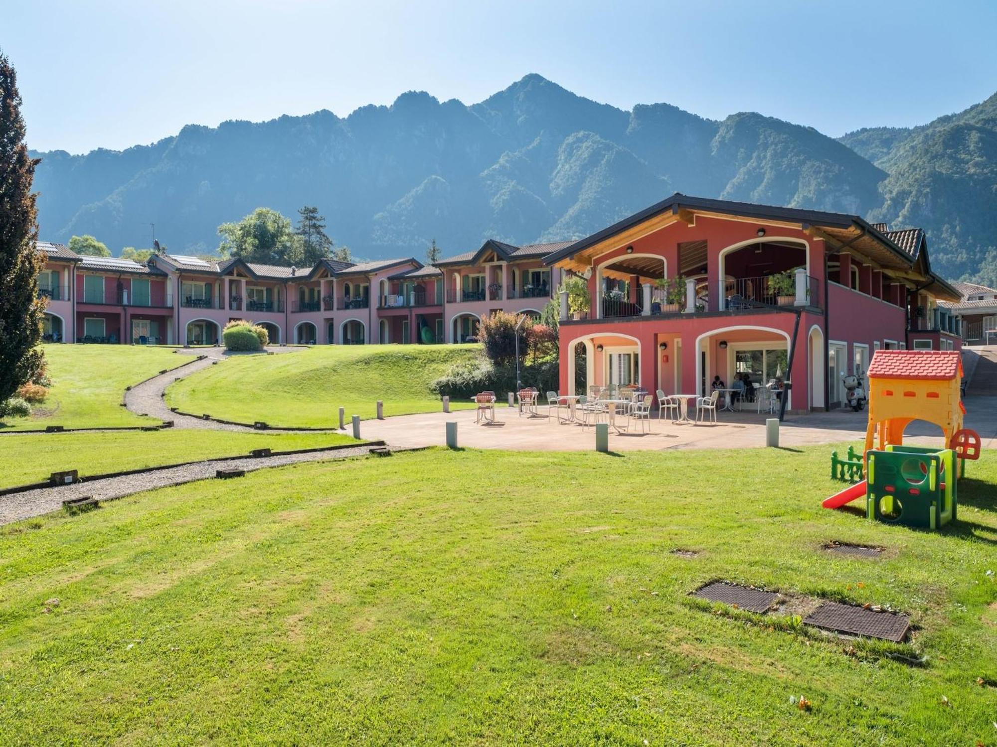 Spacious Apartment In Idro With Shared Pool Crone Esterno foto