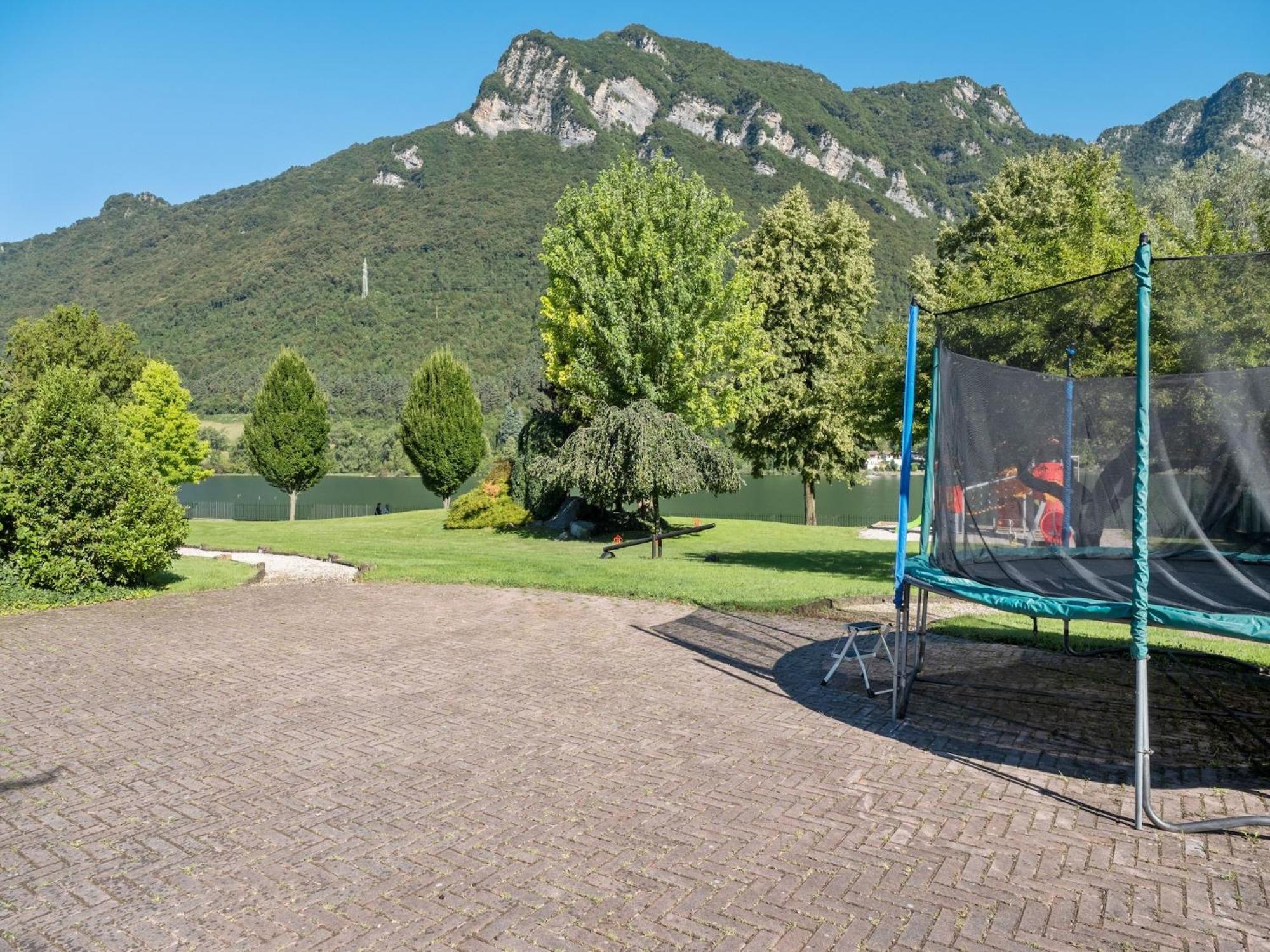 Spacious Apartment In Idro With Shared Pool Crone Esterno foto
