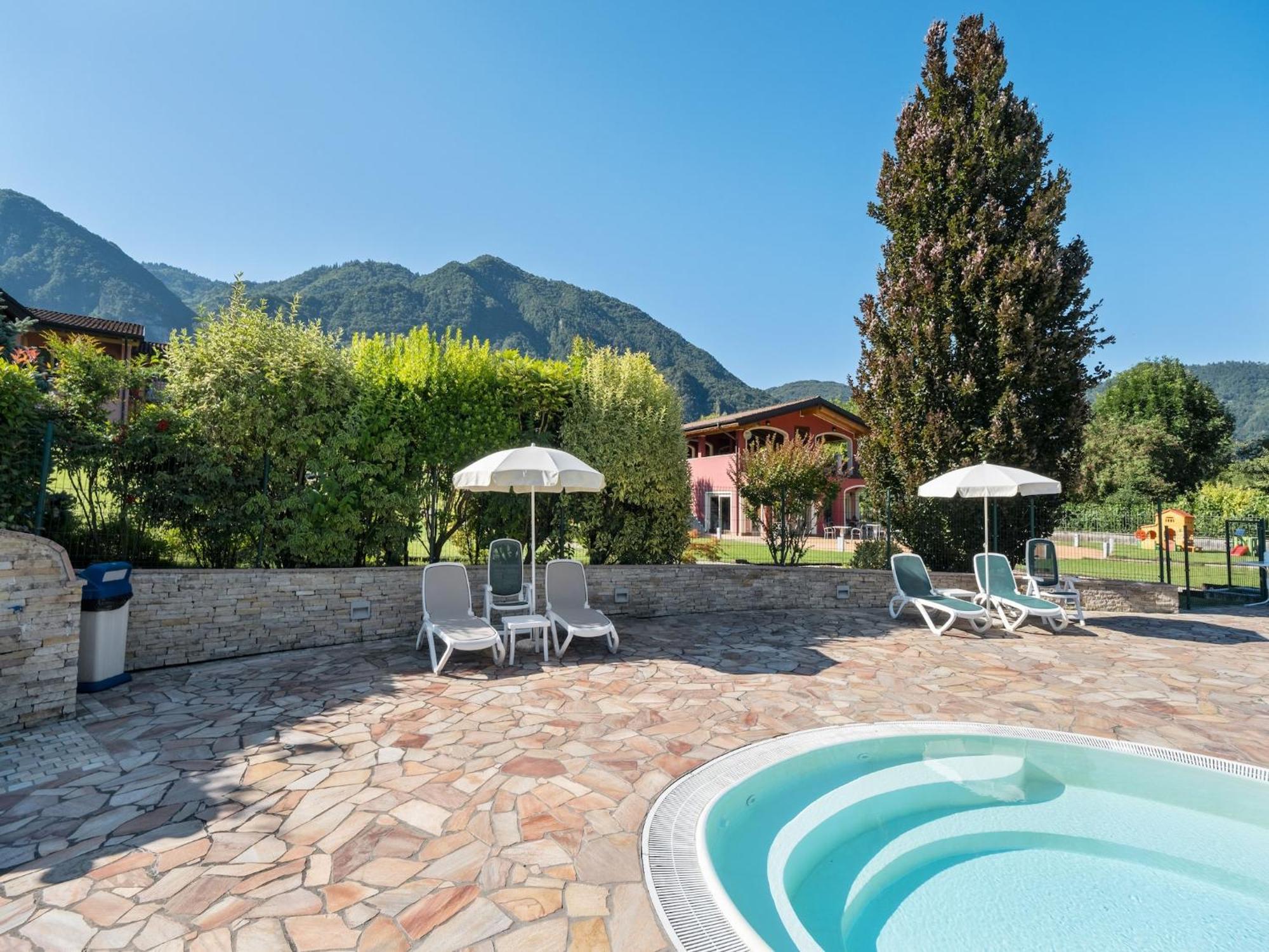 Spacious Apartment In Idro With Shared Pool Crone Esterno foto